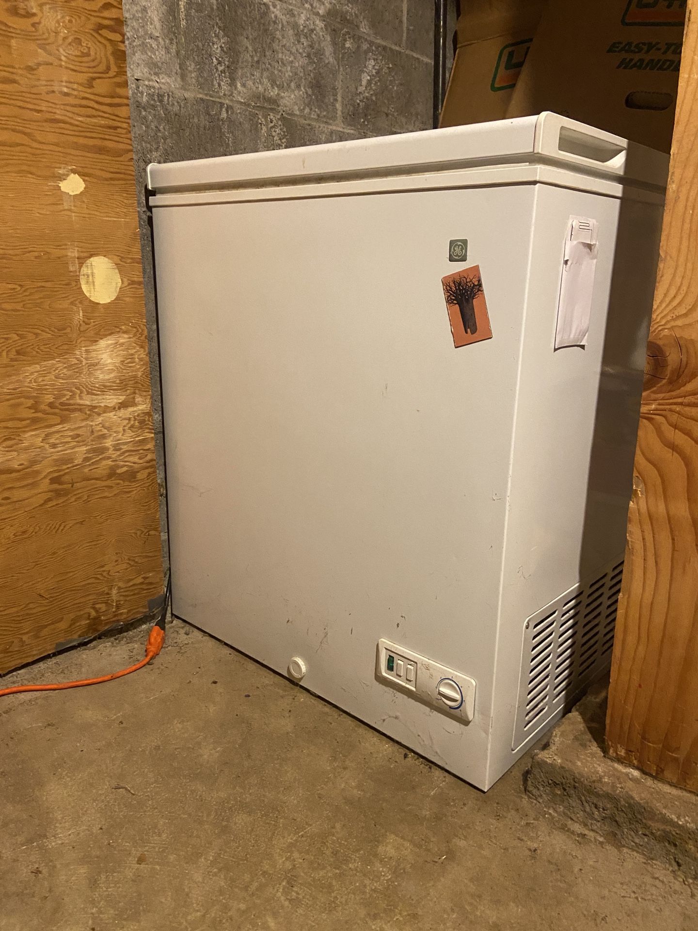 GE Compact Chest Freezer - FCM5SUCWW