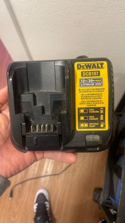 Dewalt Charger(DCB107)