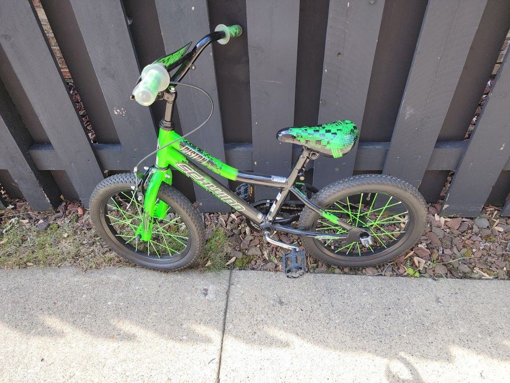 Kids Bicycle Schwinn 16 Inch Green , plus training wheels.