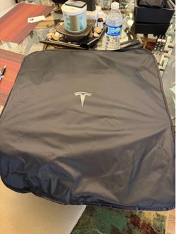 Telsa Model3: sunroof shades, fast charger and two organizers