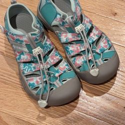 Brand New KEEN Big Kids Newport H2 Water Sandals, Size 4 US