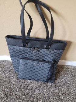 Michael Kors Purse And Wristlet
