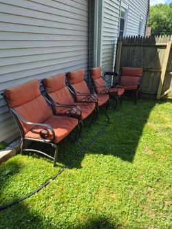 Lawn/patio chairs (5)