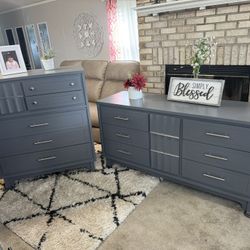 ✨✨GORGEOUS GRAY SOLID WOOD LEXINGTON BEDROOM SET OF TWO✨✨