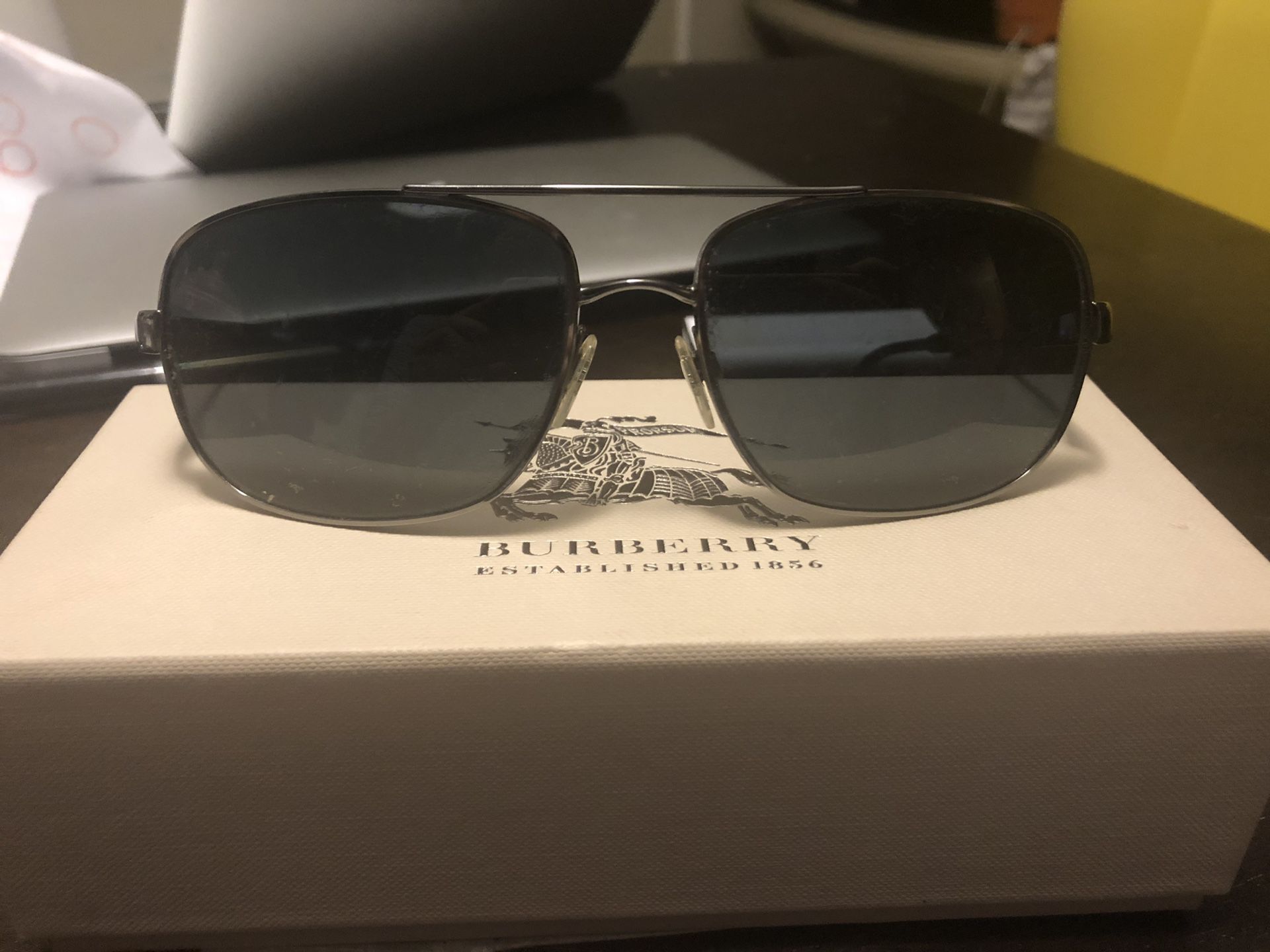 BURBERRY Sunglasses with box