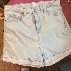 Signature Levi Mom Shorts 