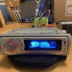 Sony CDX-FW700 Old School Gold