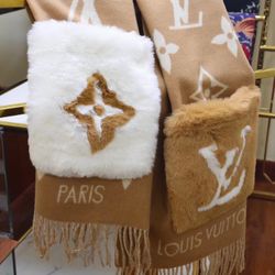 Louis Vuitton Cashmere Giant Fur Pockets Scarf 
