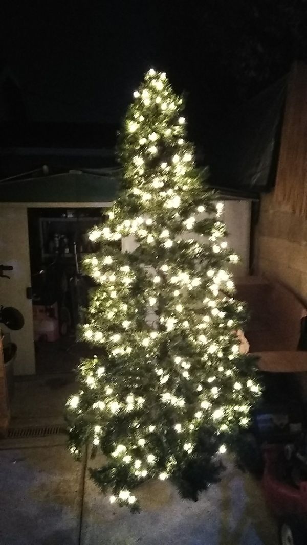Pre Lit 7 1 2 Ft Christmas Tree For Sale In La Puente CA Pre Lit 7 1 2 Ft Christmas Tree For Sale In La Puente CA