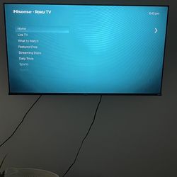 Hisense 50" Class 4K Ultra HD (2160P) HDR Roku Smart LED TV (50R6E)