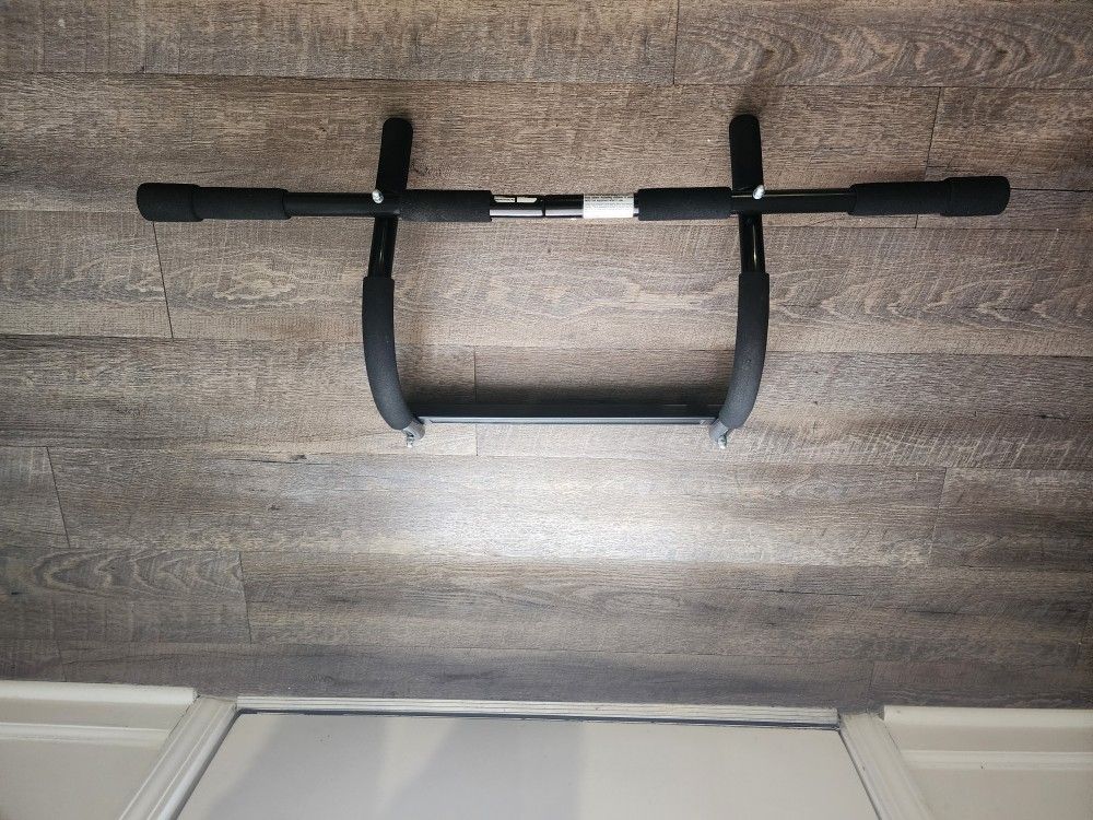Door Pull Up Bar