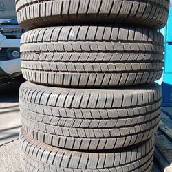 Vendo 4 Llantas Usadas 265 70 16 Michelin 98 Devida