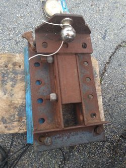 Heavy duty receiver bed hitch.