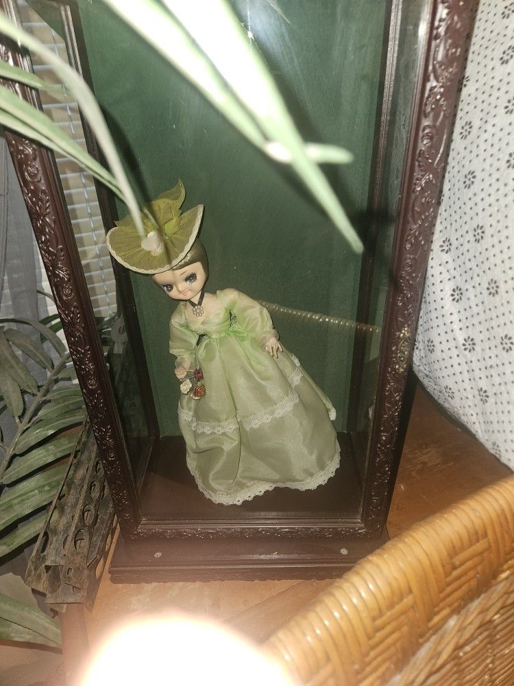 Vintage BIG EYE DOLL IN DISPLAY CASE
