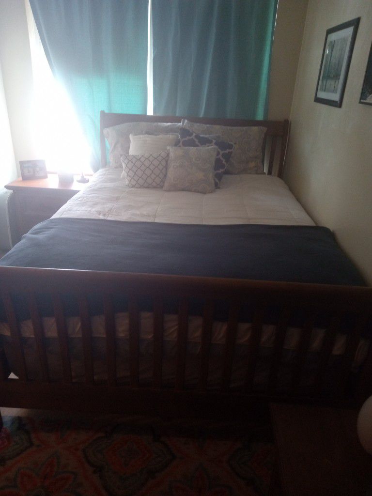 Queen Bedroom Set W/ 2 Side Dressers Double Drawer Mattress And Box spring 