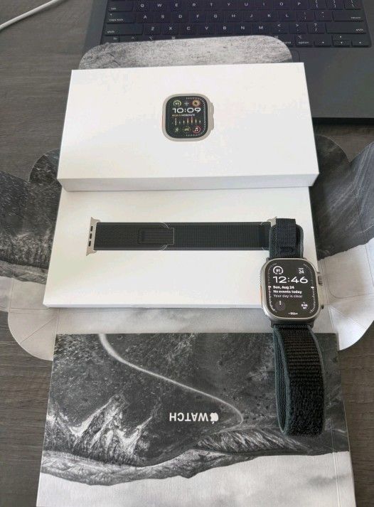 Apple Watch Ultra 49mm Titanium Case with Trail Loop Blue/Black,