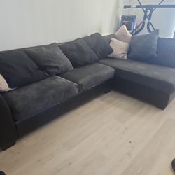 Gray/Black Sectional 