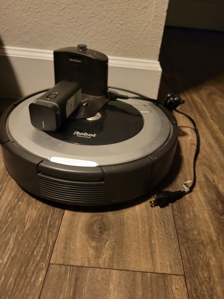 IRobot Roomba With Charging Port