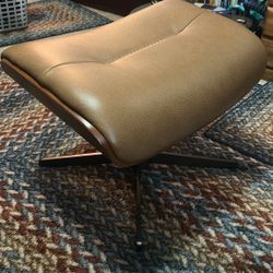 BeautifulLeather Swivel Ottoman -New
