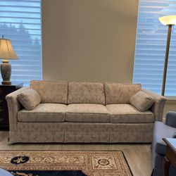 Full Length Sofa in Excellent Condition