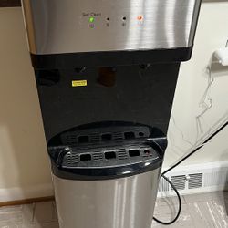 Brio 520 Series No Line Bottom-Loading Water-Cooler with Built-in 2 Stage Filter