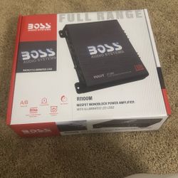 Boss R1100M Amplifier with 8 gauge installation kit