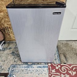Magic Chef Mini Refrigerator Freezer 