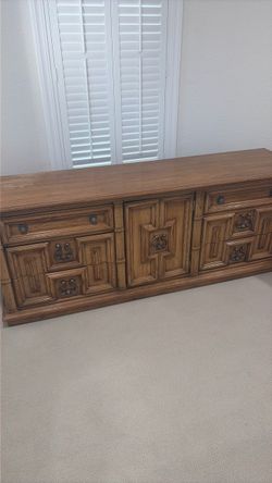 Thomasville bedroom set dresser and side tables