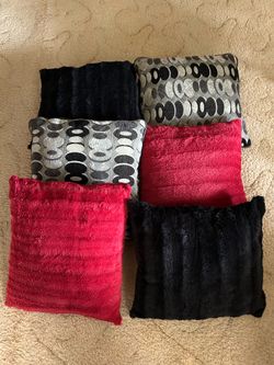 SOFA CUSHION $10 Each  6 Pieces for $39 Size : 18 ＂ x 15 ＂ Very good quality 90% NEW