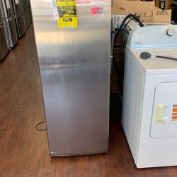 Frigidaire Refrigerator Or Freezer  Open Box EFRF7010