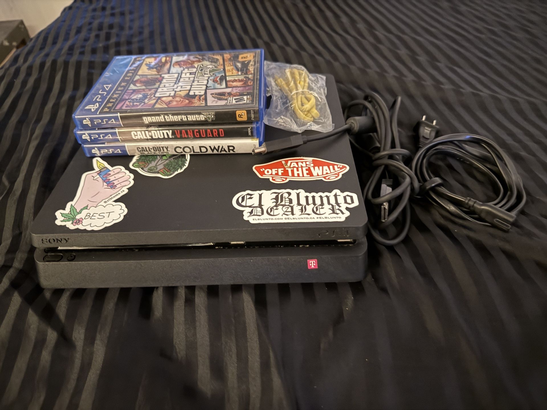 PS4 Slim 1tb 3 Games