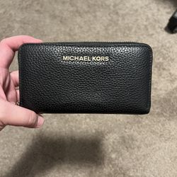 Michael Kors Zip Wallet