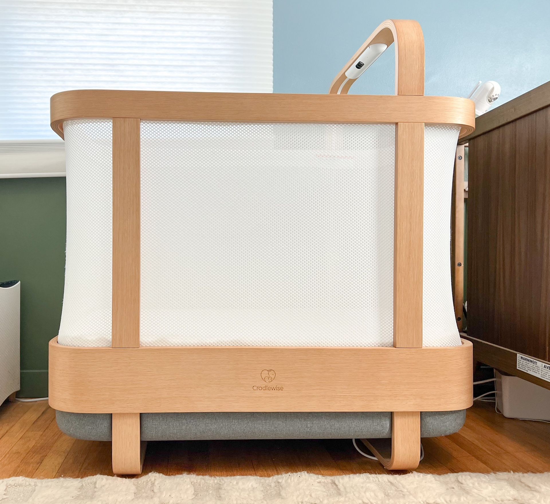 **Cradlewise Smart Crib and Bassinet - Perfect for Babies from Birth to 24 Months**