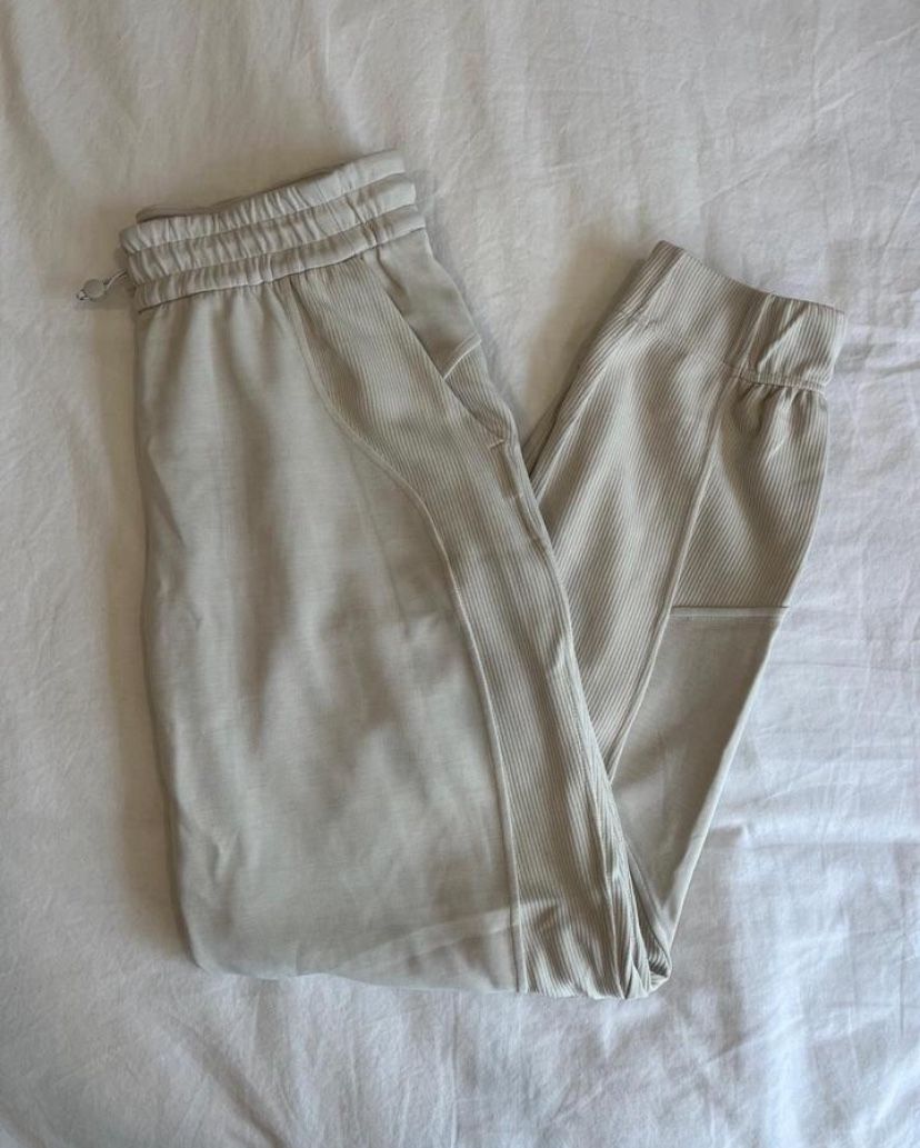 Lululemon Cream Ribbed Joggers Size 6 – Never Worn