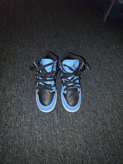 Air Jordan 1 High University Blue Black