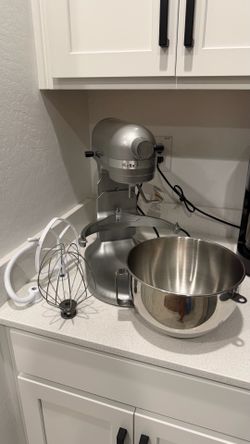 KitchenAid 5 Quart Bowl Lift Stand Mixer in Contour Silver