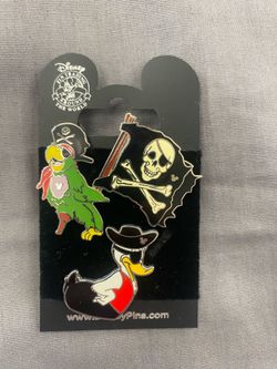 Disney Pin Trading Pirate Donald Duck Parrot Jolly Roger 3 Pin Set On Card