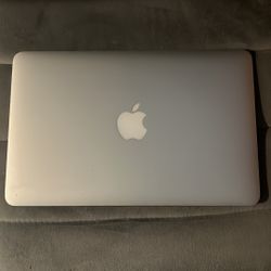 Apple Macbook Air 11in 