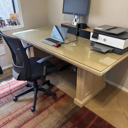 Awesome Business Desk