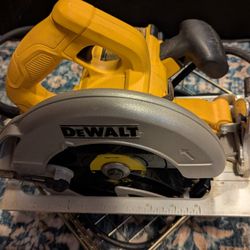 DeWalt Circular Saw 