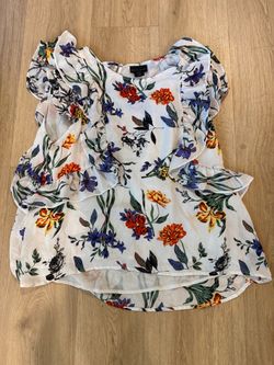 Belle Vere Floral Ruffle Blouse size M/L