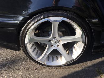 Mercedes Giovanna wheels and new tires. 21”