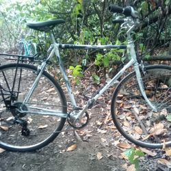 Vintage Fuji Steel Framed 700c Cruiser Road Bike