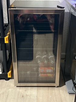 Pre-Owned Insignia 115 Can Beverage Cooler Stainless Steel Keeps Drinks Nice and Cool
