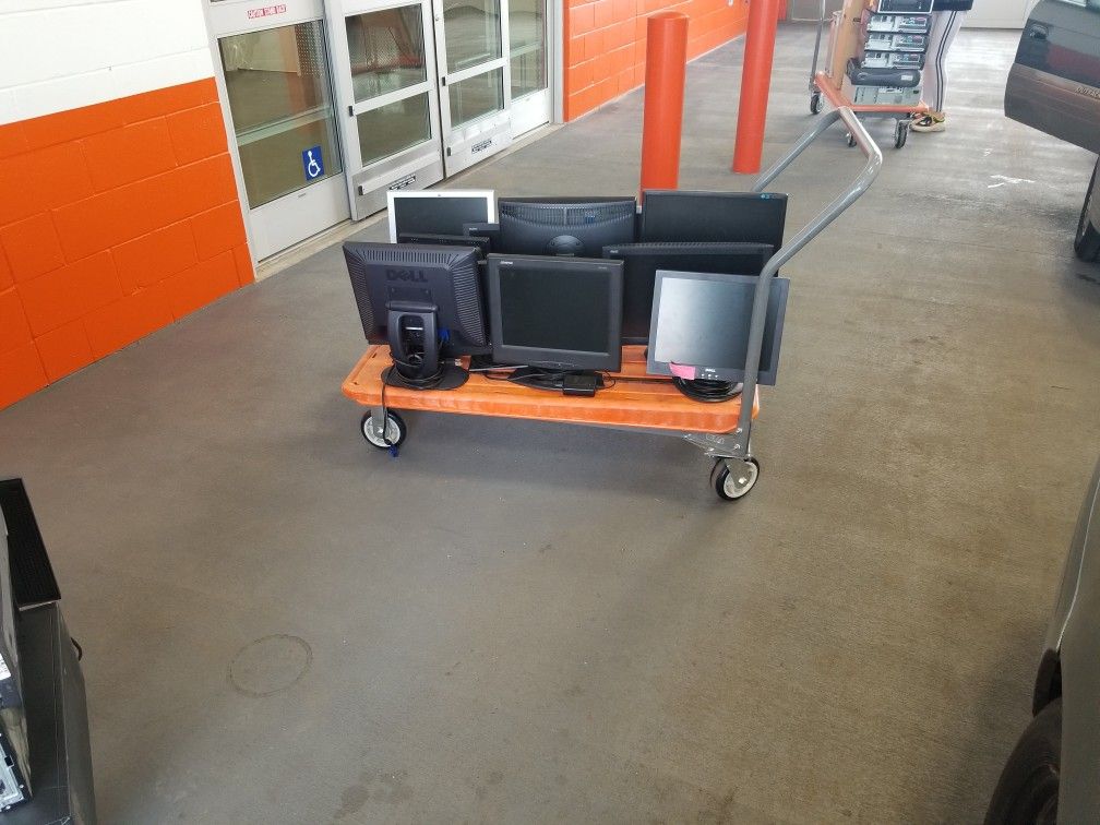 $MANY$ COMPUTER MONITORS