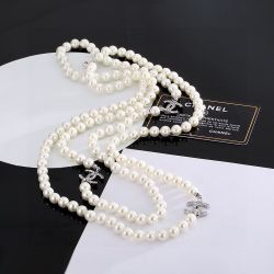 A noble pearl necklace