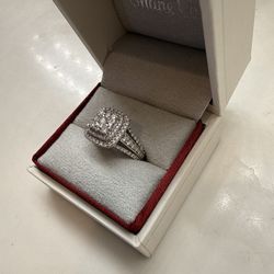 Mint Condition Helzberg Diamond Ring 