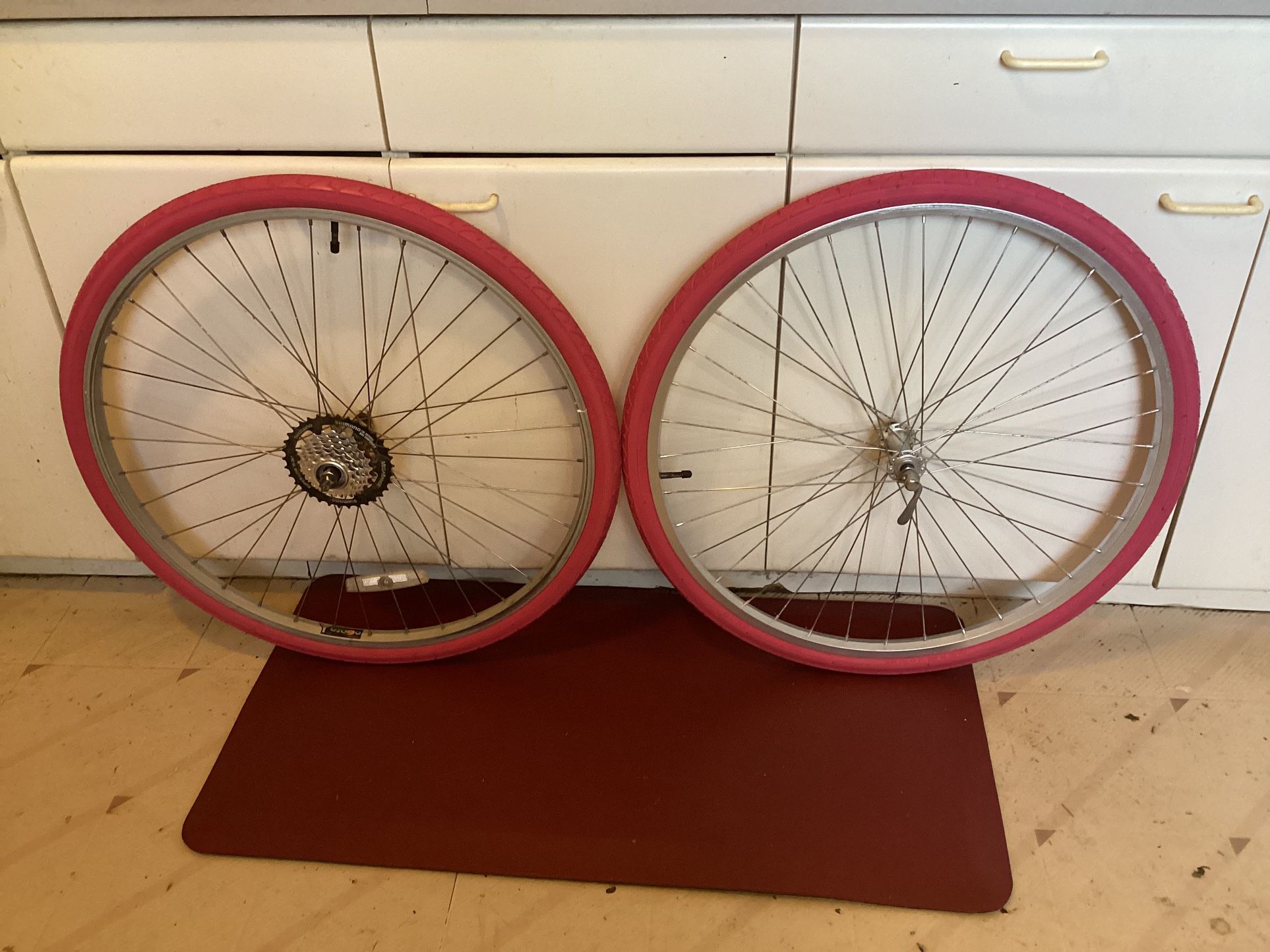 700X38C Road Bike Wheels 7 Speed Excellent Condition Tires And Tubes News $65 Firm 