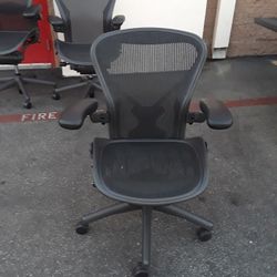 HERMAN MILLER AERON CHAIRS SIZE B