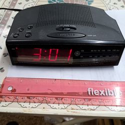 AM FM alarm clock radio electric and battery backup
